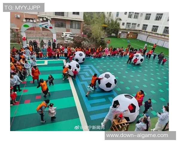 大型充气足球的乐趣与创意玩法探索让运动更精彩